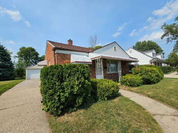 8457 McKinley , Center Line,  48015