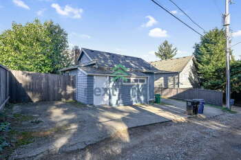 911 N 105th St , Seattle,  98133