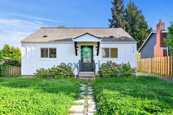 215 S 107th St , Seattle,  98168