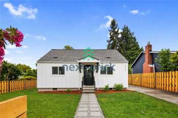215 S 107th St , Seattle,  98168