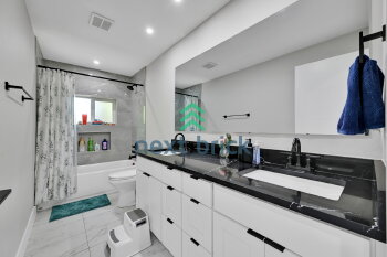 11810 NE 75th St , Kirkland,  98033