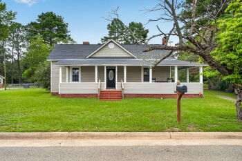 423 E Edinborough Ave , Raeford,  28376