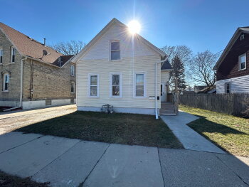 823 Yout St Upper, Racine,  53402
