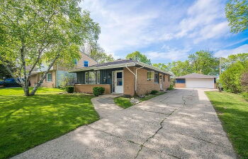 1422 W Maplewood Ct , Milwaukee,  53221