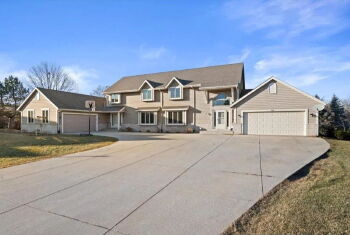 3209 South Ridge Crest Court , New Berlin,  53151