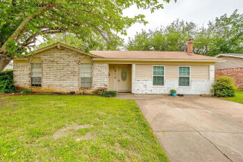 812 E Prairie View Rd , Crowley,  76036