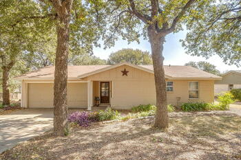 7036 Crabtree Ln , North Richland Hills,  76182