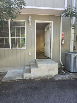 1916 SE Douglas Ave , Roseburg,  97470