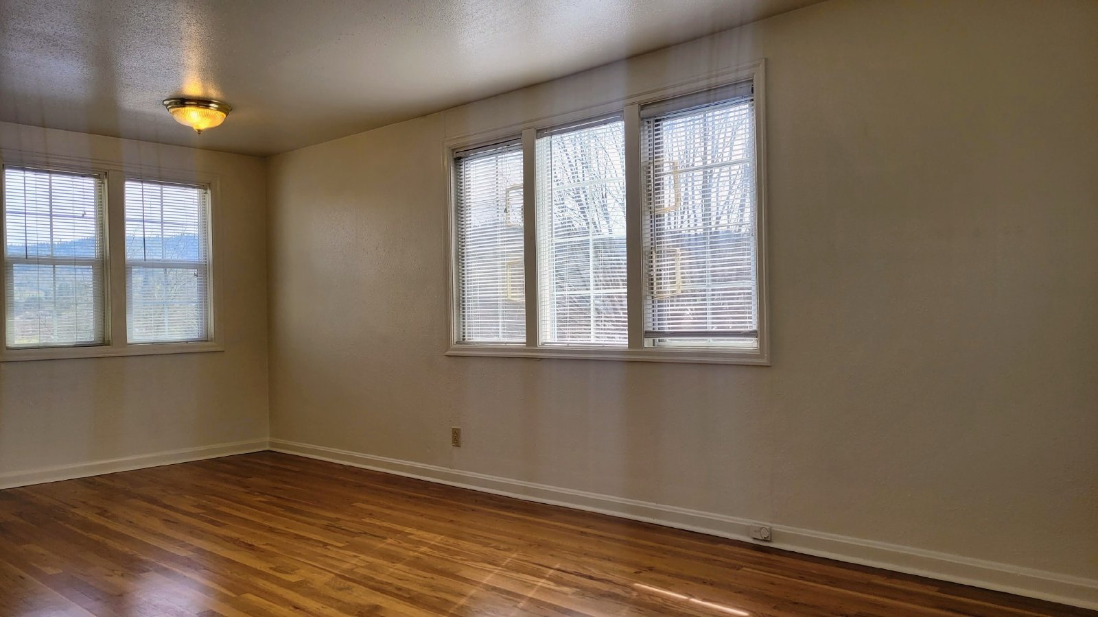 1148 NE Freemont Ave Roseburg, OR 97470 Pioneer Property Management