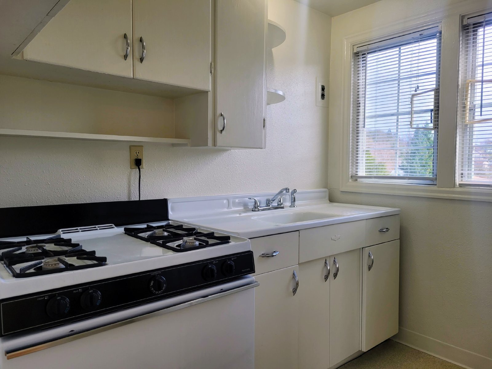 1148 NE Freemont Ave Roseburg, OR 97470 Pioneer Property Management