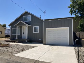 664 West Kenwood Street , Roseburg,  97471