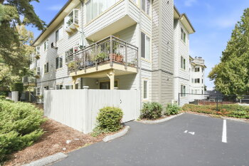 9800 Roosevelt Way NE Apt #14, Seattle,  98115