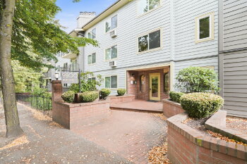 9800 Roosevelt Way NE Apt #14, Seattle,  98115