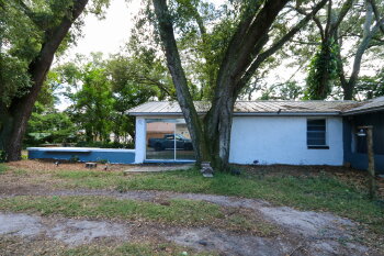 9504 Six Mile Creek Rd , Tampa,  33610-7447