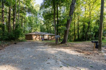 6480 Raymond Dr , Union City,  30291-1633