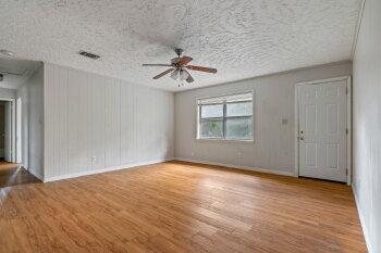 Image for 906 N Lbj Dr