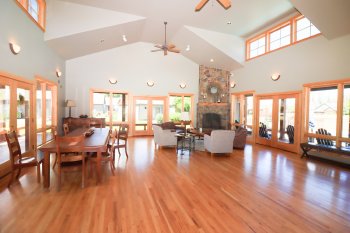 577 W Jefferson Ave , Sisters,  97759