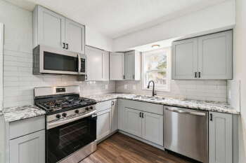 10000 Oakley Ave , Kansas City,  64137