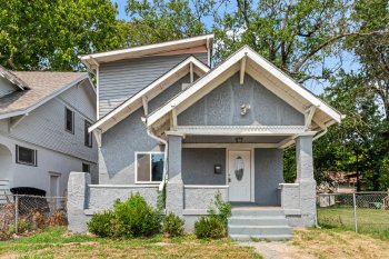 3620 College Ave , Kansas City,  64128
