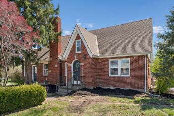 615 NE 83rd St , Kansas City,  64118