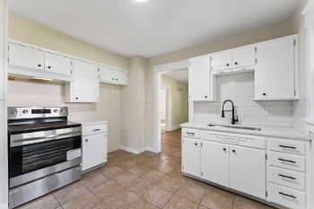634 NE Russell Rd , Kansas City,  64116