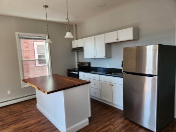 83 1/2 W Pearl St Apt 2, Nashua,  3060