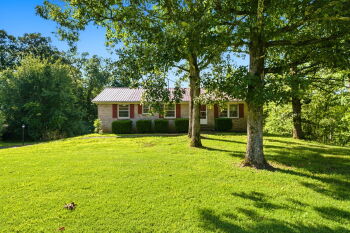 366 North Powers Boulevard , Waverly,  37185