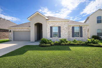 115 Rue Chateau Royal Dr , Youngsville,  70592