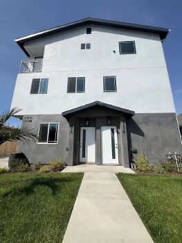 1731 East 68th Street, Unit D , Los Angeles,  90001