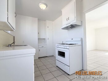 943 West 68th Street , Los Angeles,  90044