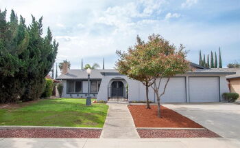 949 West Evergreen Avenue , Visalia,  93277