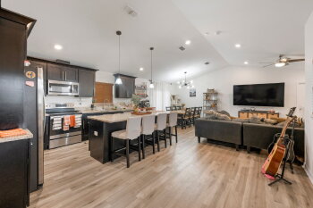 902 West Alsobrook St , Plant City,  33563