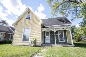 632 S State St , Greenfield,  46140-2461