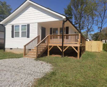 625 Edgewood Ave , Hendersonville,  28792