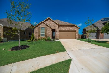 405 Yellowstone Dr , Celina,  75009