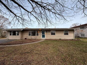 425A Sherman Dr , Valparaiso,  46385