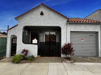 3812 East 10th Street , Long Beach,  90804