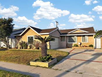 20728 Norwalk Blvd , Lakewood,  90715