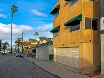26 69th Place , Long Beach,  90803