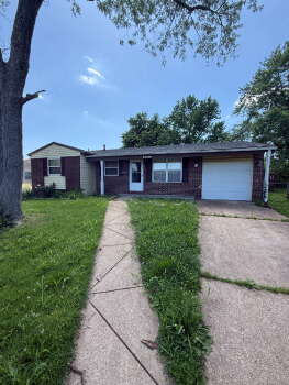 10557 Castle Dr , St. Louis,  63136