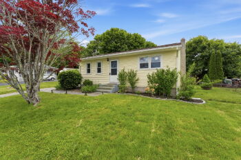 98 Oslo Street , Mystic,  06355