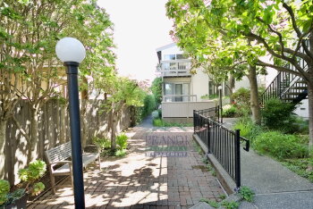 505 Larkpur Plaza Drive #4 , Larkspur,  94939