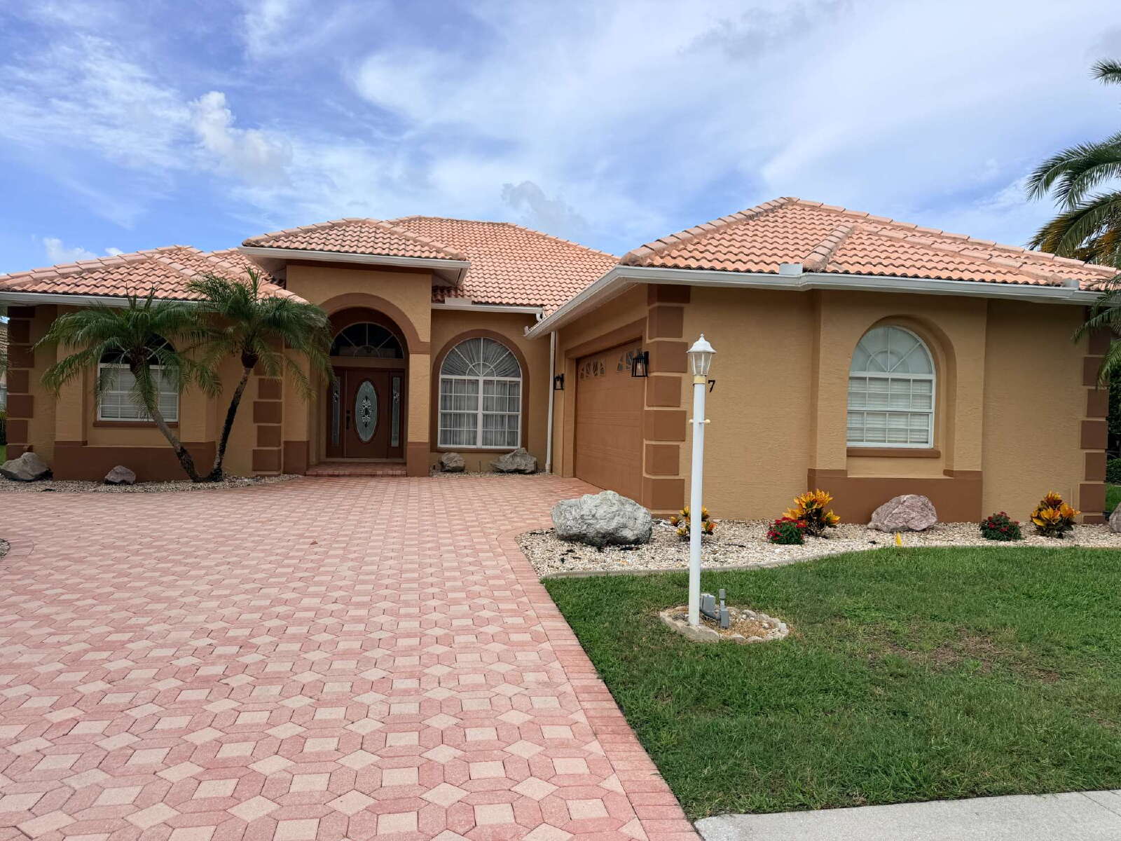 117 Grand Oak Circle, Venice FL - lakefront home in Hidden Lakes Club