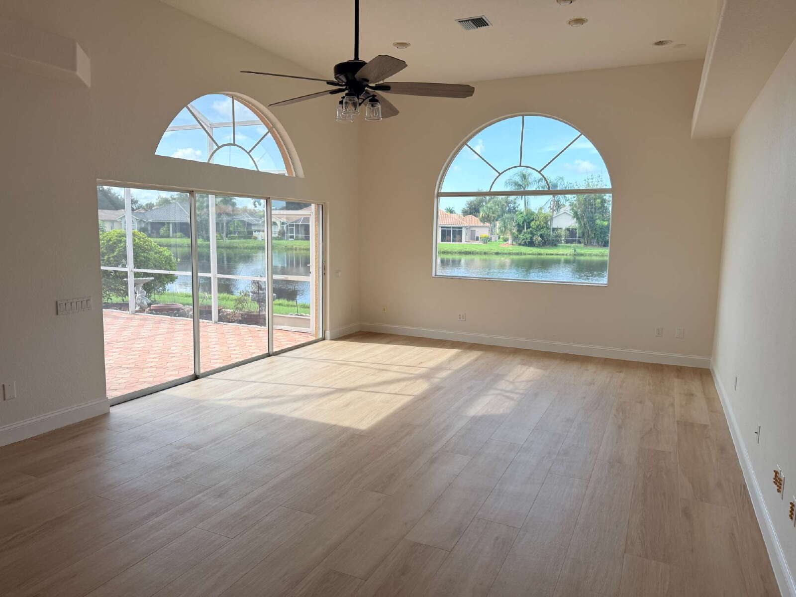 117 Grand Oak Circle, Venice FL - lakefront home photo 4