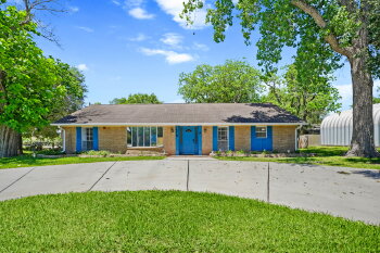 1218 South Johnson Street , Alvin,  77511