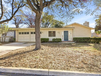 204 Regal Oaks Dr , Live Oak,  78233