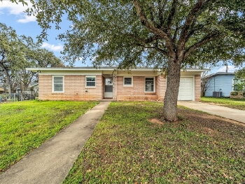 602 C Street , Floresville,  78114