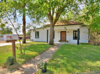1005 3rd Street , Floresville,  78114