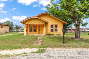 1408 8th Street , Floresville,  78114