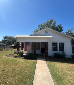 1015 Zunker Street , Seguin,  78155